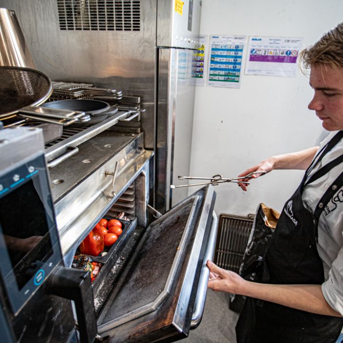 Más allá de las aulas: El desafío del fuego con Ter Groene Poorte y el CIB